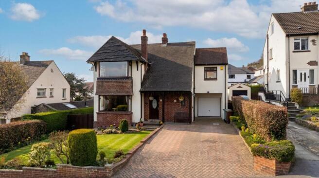 4 bed property, in Layton Mount, £650,000