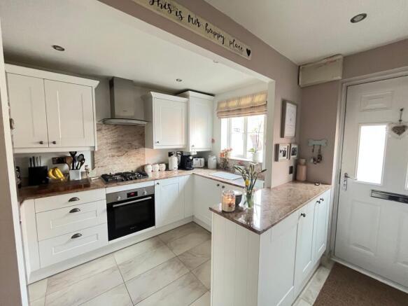 2 bed property, in Dakota Close, £235,000