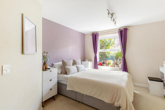 1 bed property, in Yenston Close, £260,000