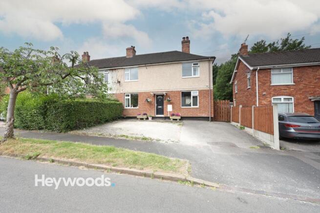 3 bed property, in Whitfield Avenue, £295,000