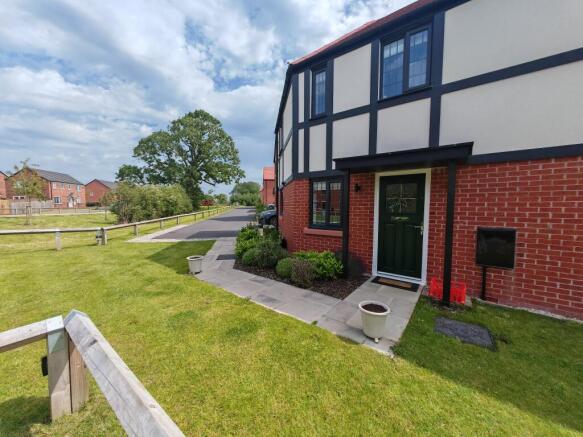 3 bed property, in Sundew Road, £285,000