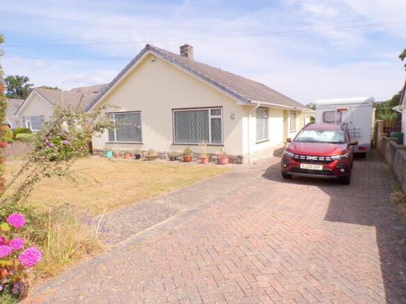 3 bed property, in Lydlinch Close, £520,000