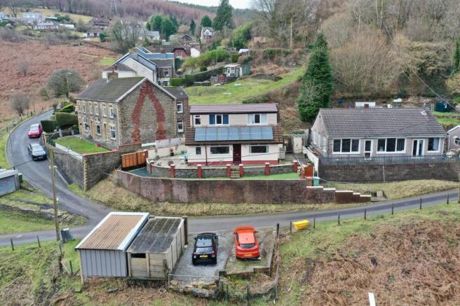 3 bed property, in Aberbeeg, £235,000