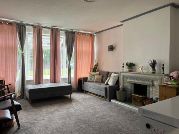 3 bed property, in Mottingham Lane, £350,000