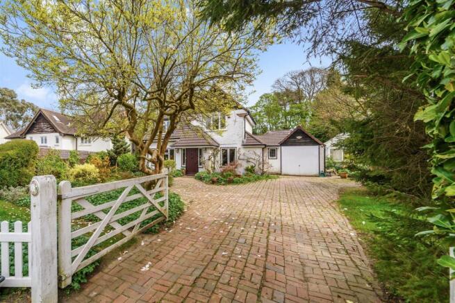 3 bed property, in Tadorne Road, £950,000