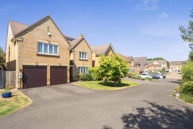 5 bed property, in Braunstone Drive, £750,000