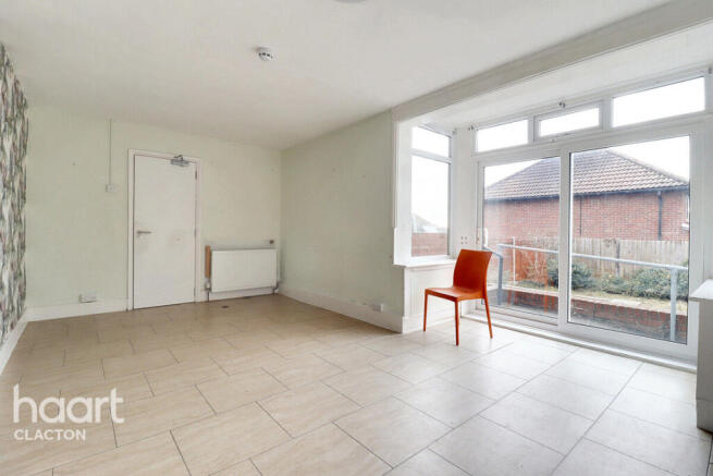 8 bed property, in Beach Road, £475,000