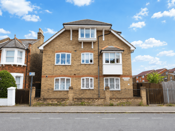 1 bed property, in Pengelly Court, £220,000