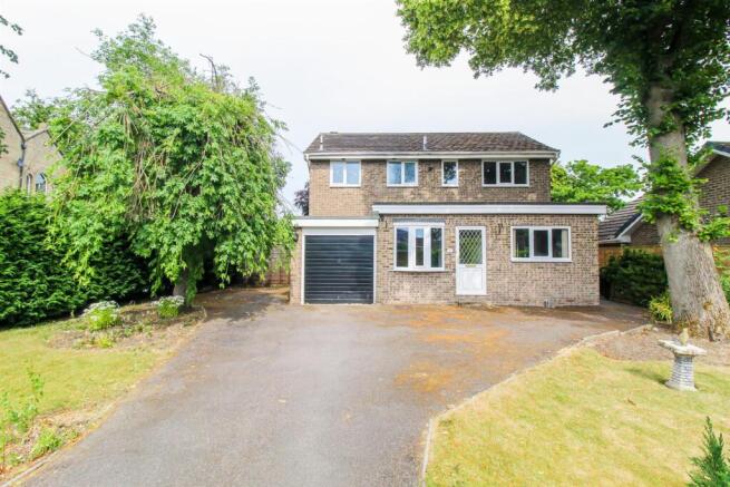 4 bed property, in Woodfield Park, £450,000
