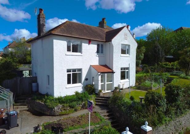 4 bed property, in Osney Crescent, £350,000