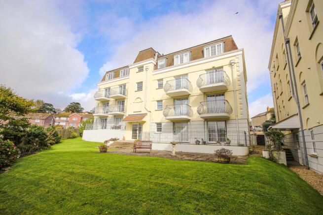 2 bed property, in Summerhill House, £210,000
