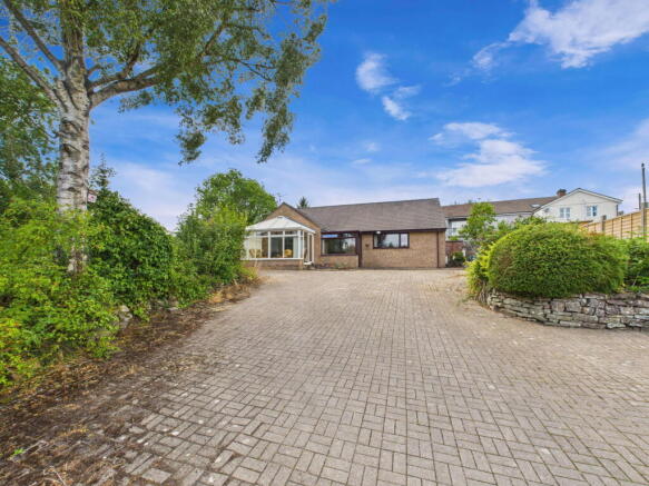 3 bed property, in Station Road, £325,000