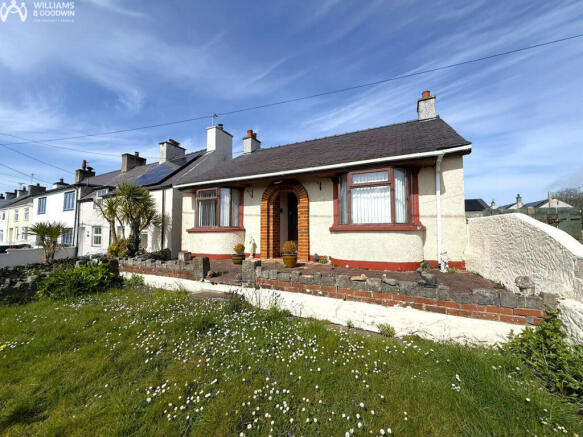 2 bed property, in off the A4080, £230,000