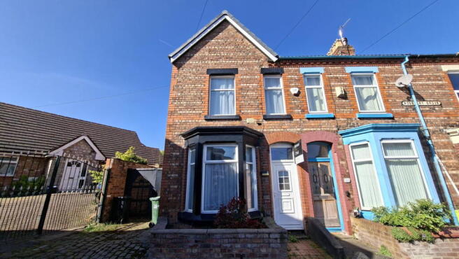 2 bed property, in Rosebery Grove, £150,000