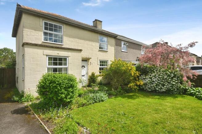 3 bed property, in Wigginton Road, £220,000