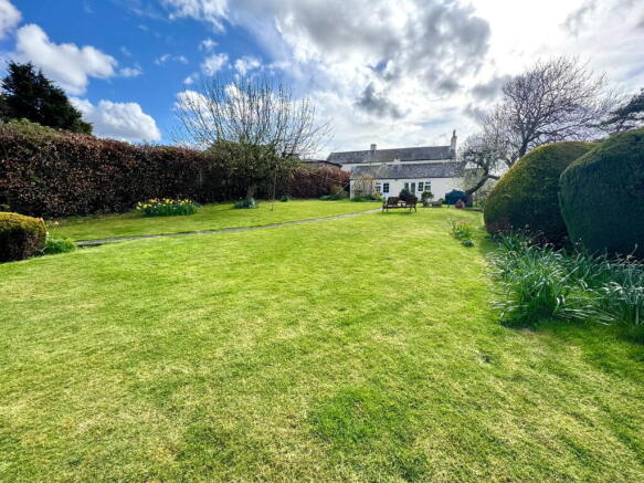 4 bed property, in Ingleby Greenhow, £795,000