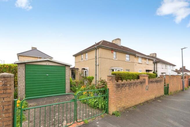 3 bed property, in Meadow Vale, £250,000