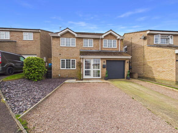 4 bed property, in Oakley Way, £350,000