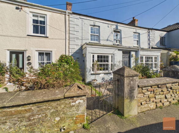 2 bed property, in Vicarage Road, £340,000