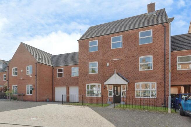 6 bed property, in Jackson Road, £300,000