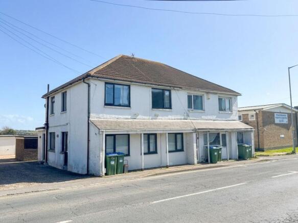 2 bed property, in Roderick Avenue, £180,000