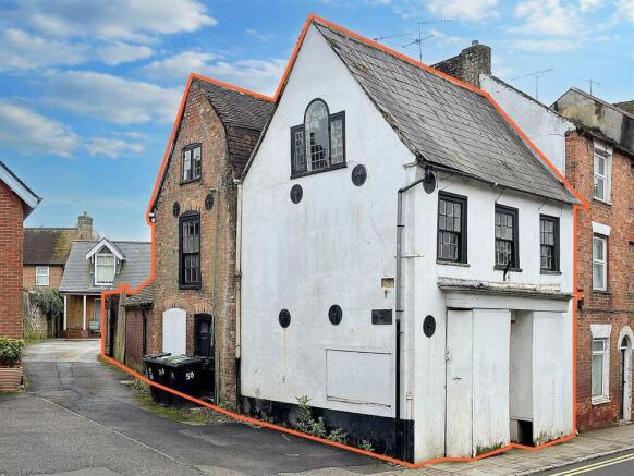 3 bed property, in Salisbury Street, £60,000