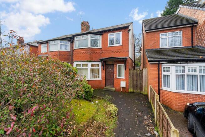 3 bed property, in Tewkesbury Drive, £285,000
