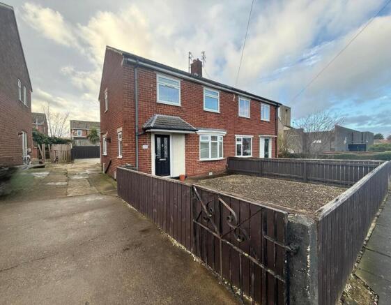 2 bed property, in Birchington Avenue, £85,000