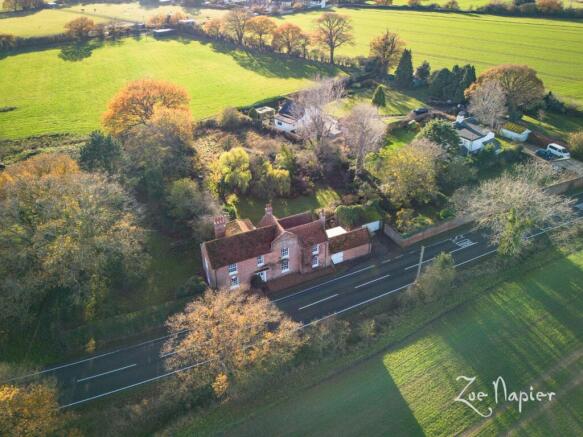6 bed property, in Beaumont-cum-Moze, £550,000