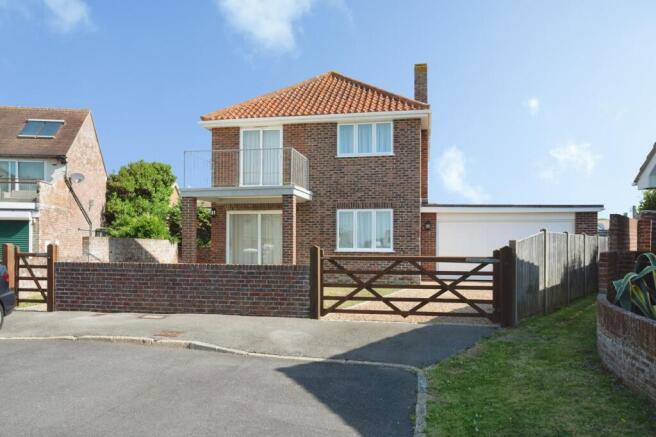 4 bed property, in Bembridge Court, £570,000