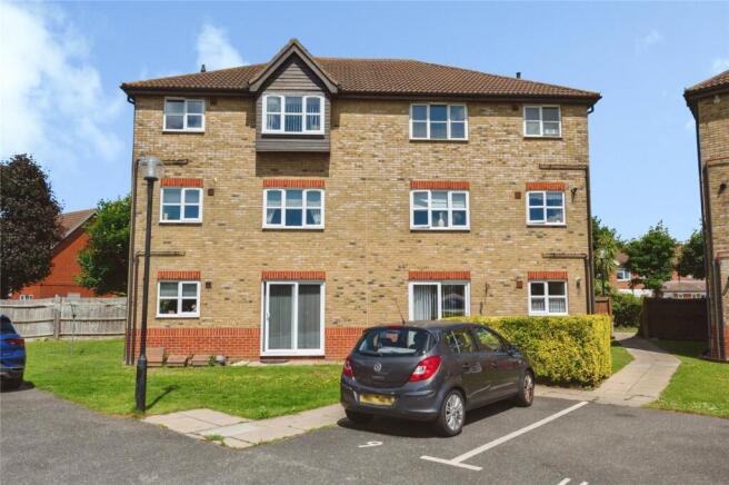2 bed property, in Laburnum Grove, £220,000