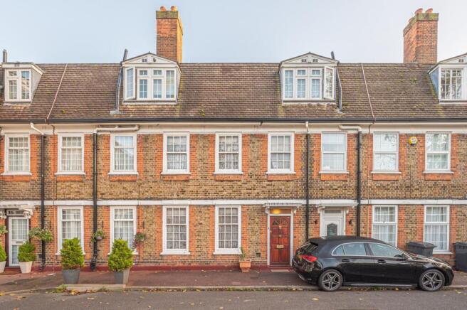 3 bed property, in Aeroville, £480,000