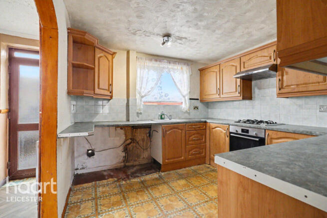 3 bed property, in Kinsdale Drive, £220,000