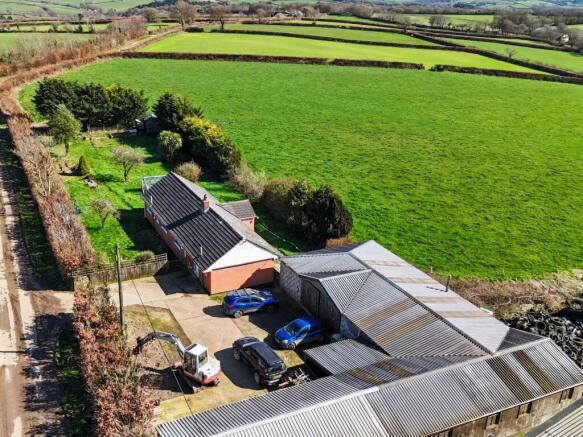 4 bed property, in Oakford, £650,000