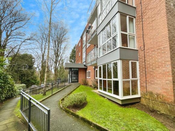1 bed property, in Mersey Road, £120,000