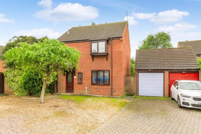 3 bed property, in Avon Close, £290,000