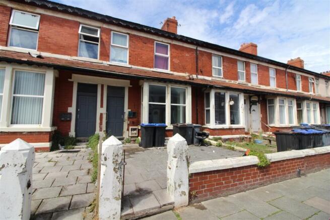 1 bed property, in Ground Floor Flat, £23,000