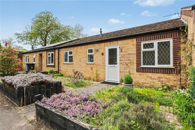 2 bed property, in Plantsman Close, £260,000