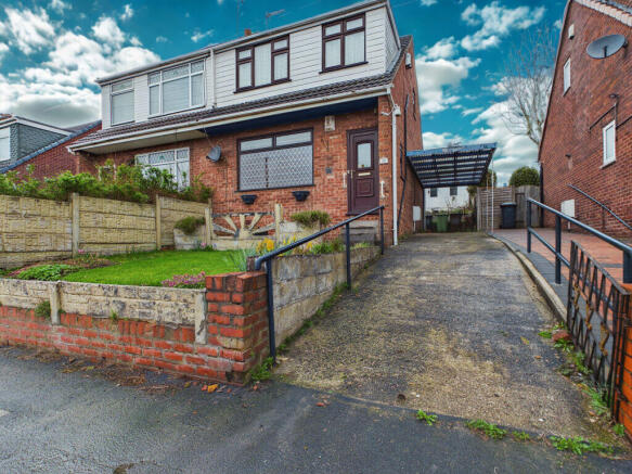 3 bed property, in Camberwell Crescent, £165,000