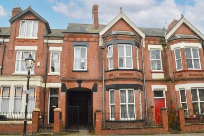 5 bed property, in St. Albans Road, £350,000