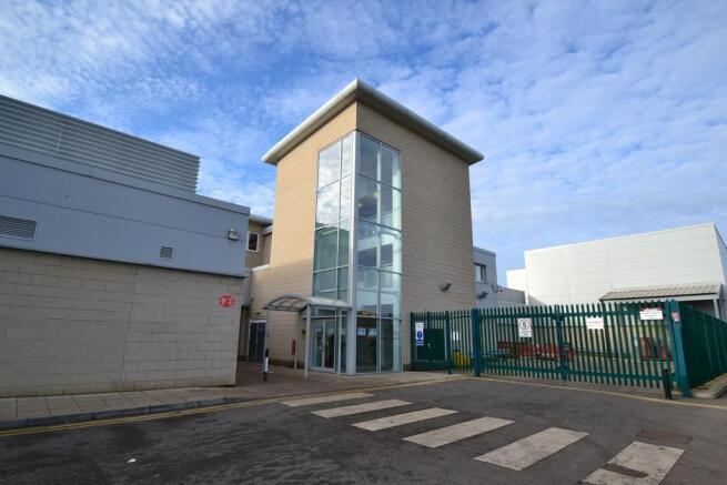2 bed property, in Misterton Court, £80,000