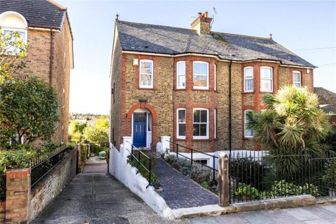 4 bed property, in Old Road East, £550,000