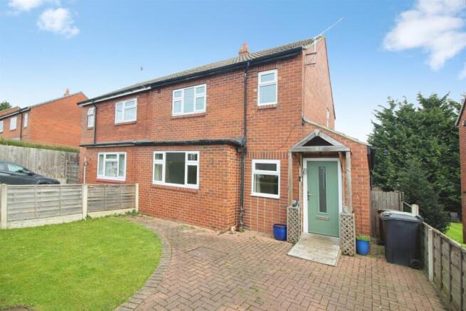 2 bed property, in Cornwall Crescent, £180,000