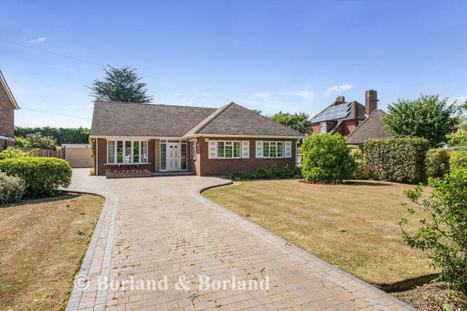 3 bed property, in Castle Avenue, £850,000