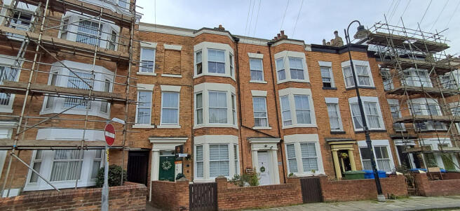 5 bed property, in Trafalgar Square, £195,000
