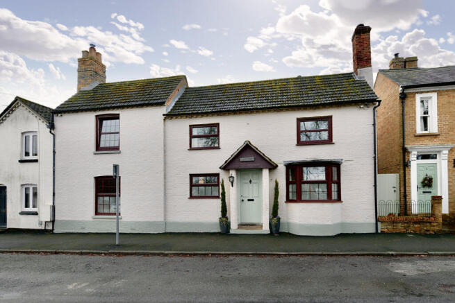 6 bed property, in High Street, £835,000