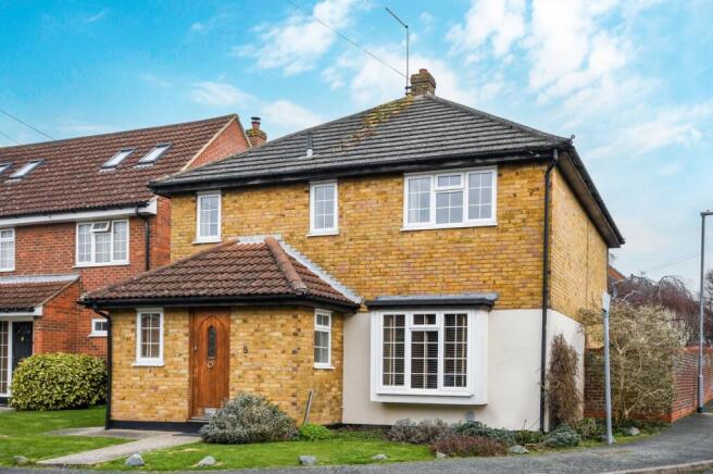 4 bed property, in Porchester Road, £600,000