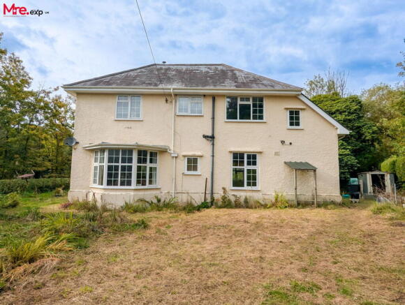 5 bed property, in Heol Tawe, £400,000