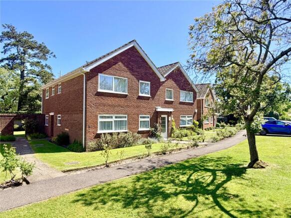 2 bed property, in Mariners Court, £350,000