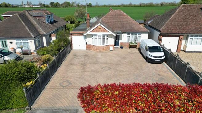 3 bed property, in Aston Clinton, £700,000